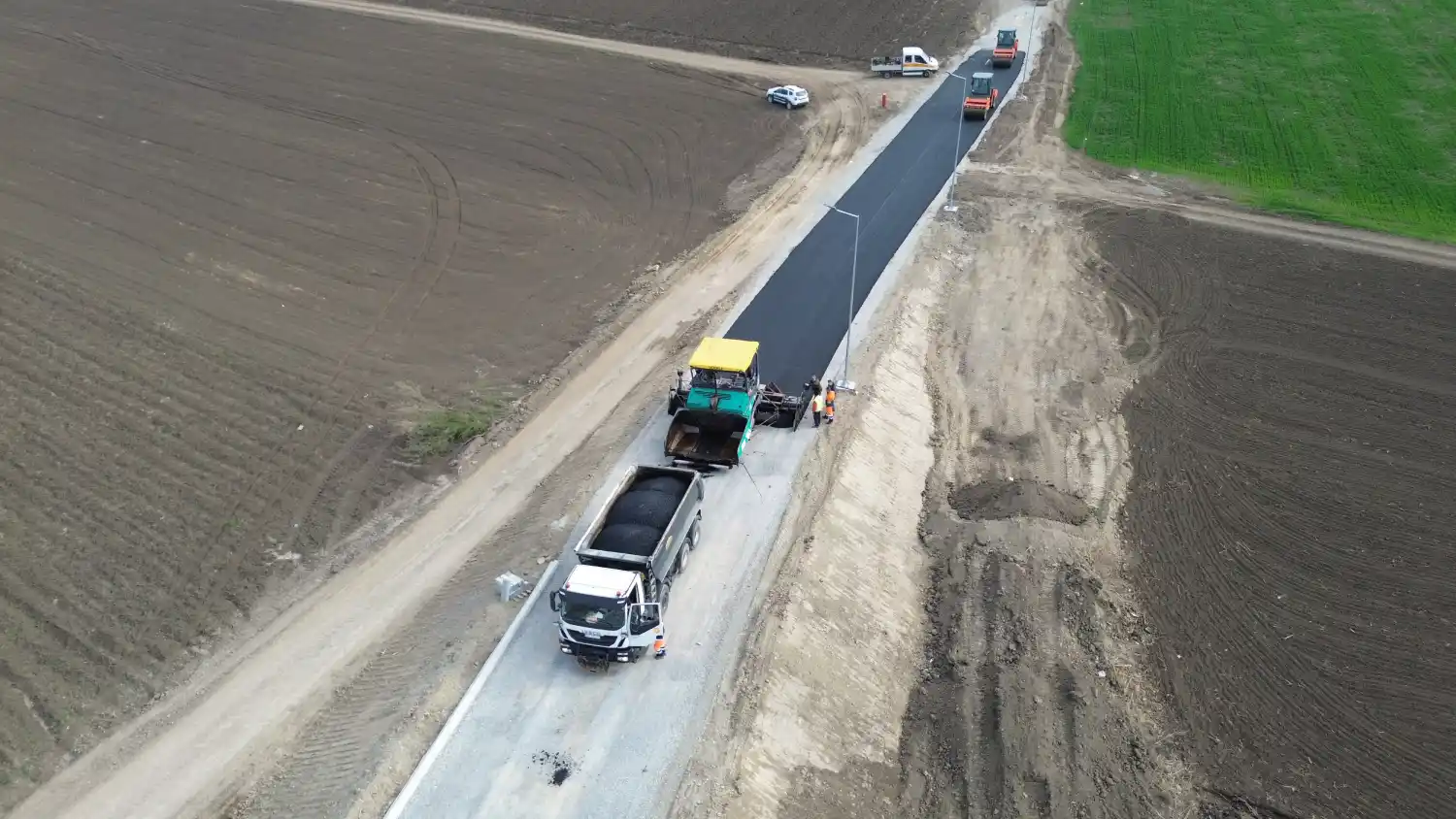 Finišer – ravnomerno polaganje sloja